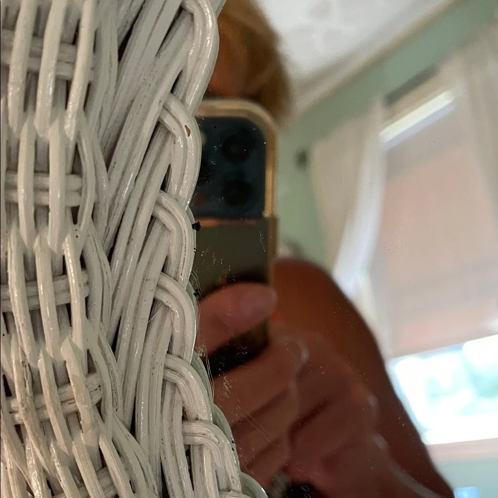 Vintage White Wicker Hand Mirror Women’s Vanity Mirror Hong Kong